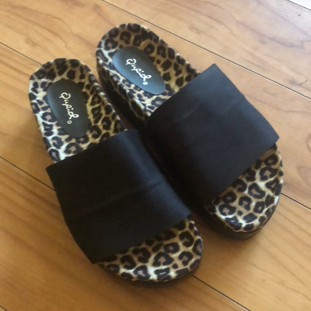 QUPID Women Jupiter Leopard Sole Platform Slipper